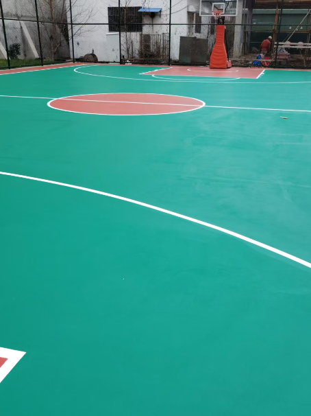 普定 球场长期使用易出现地面开裂